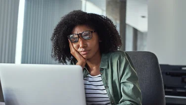 woman looking puzzled at laptop screen
